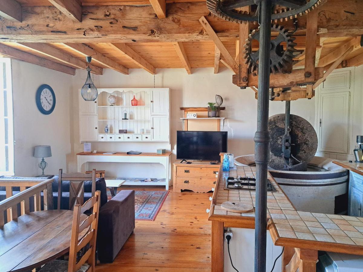 Le Moulin Etourneau - 3 Gites Avec 2 Piscines Champagnac  エクステリア 写真